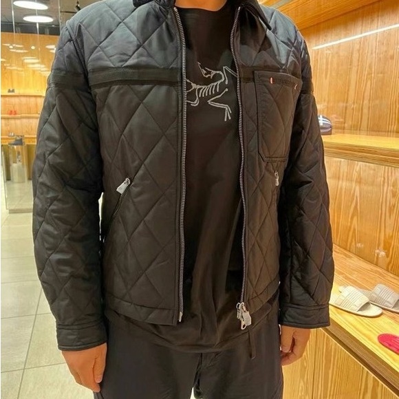 Burberry men quilted jacket in black / navy with logo - Picture 6 of 9